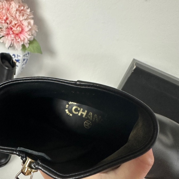 Chanel calfskin ankle boots - Picture 7 of 9